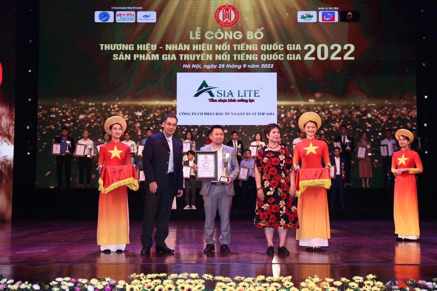 Top Asia nhận thương hiệu nổi tiếng quốc gia
